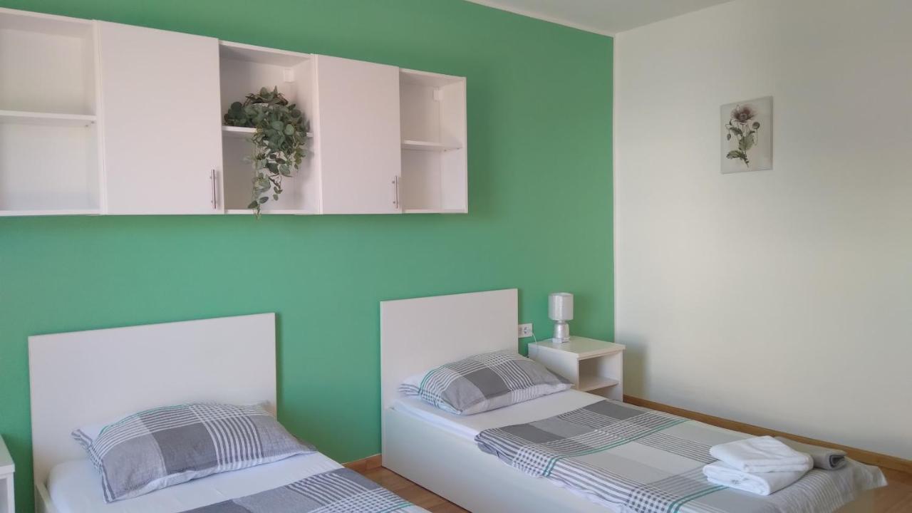 Apartmani "Lorenzo" Novalja Exterior photo