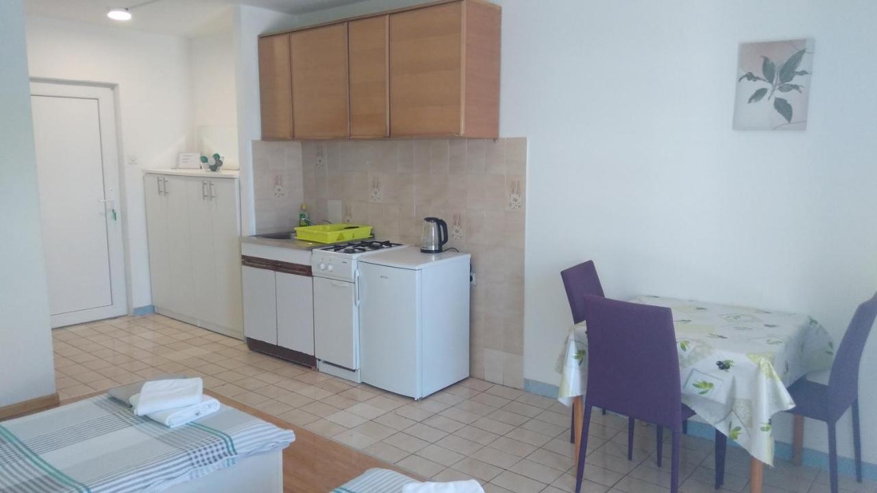 Apartmani "Lorenzo" Novalja Exterior photo