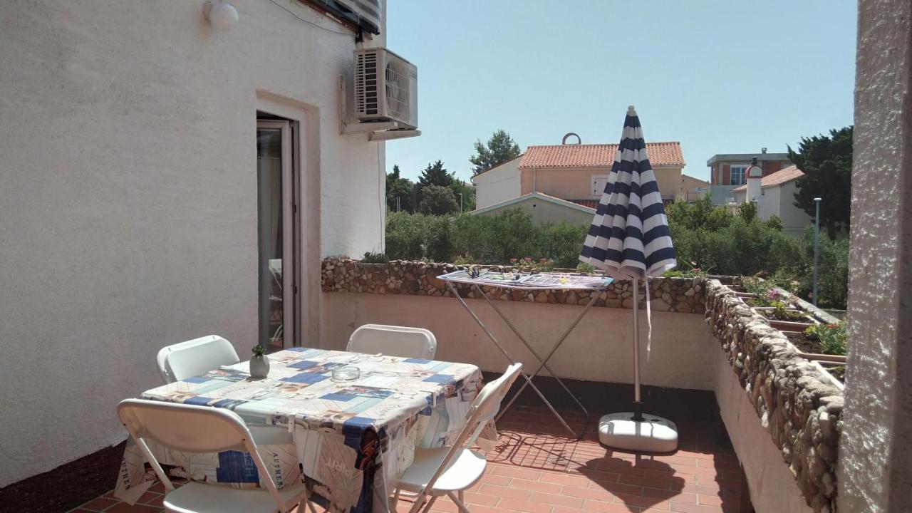 Apartmani "Lorenzo" Novalja Exterior photo